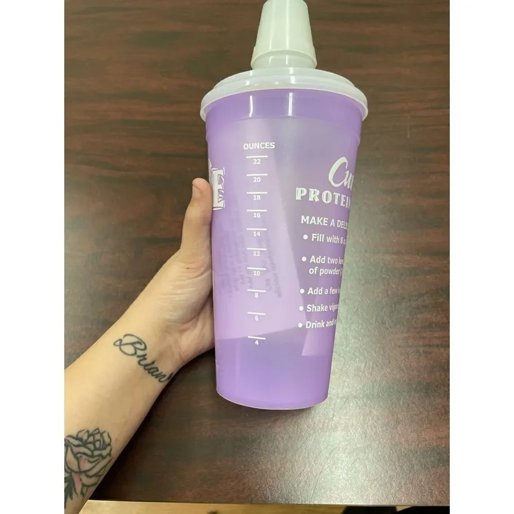 Curves Blender Bottle